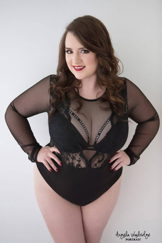 boudoir photo, curvy woman, plus size boudoir, black body suit